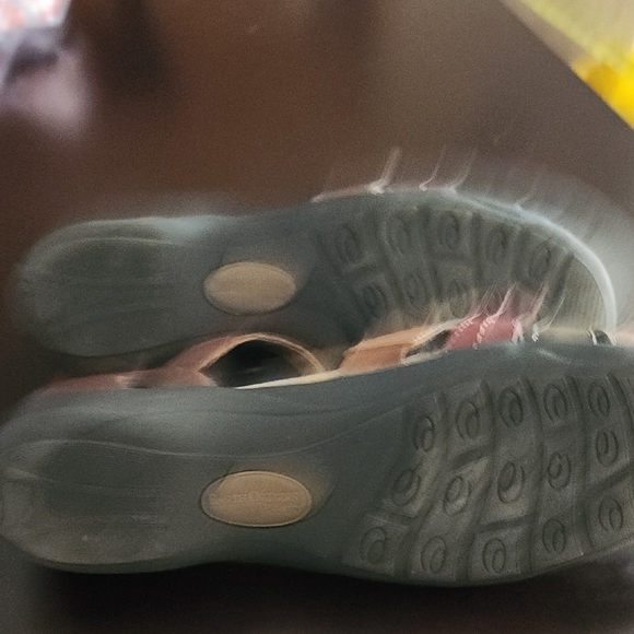 Earth Origins Multi-Tone Leather Sandals - Picture 6 of 7